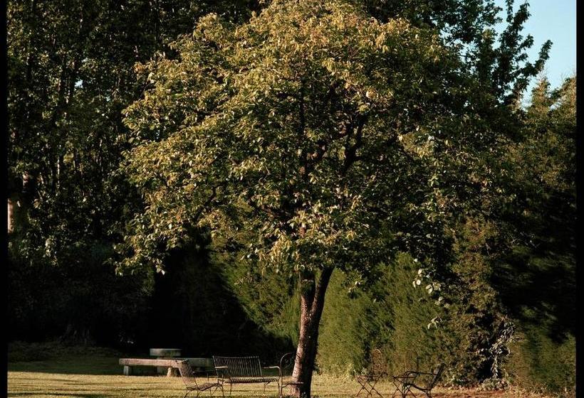 Отель Le Mas De Chabran