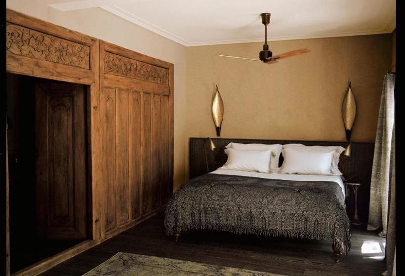 Отель Le Mas De Chabran