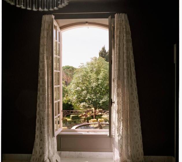 Отель Le Mas De Chabran