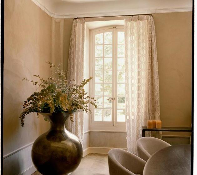 Отель Le Mas De Chabran