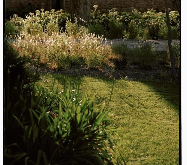 Отель Le Mas De Chabran