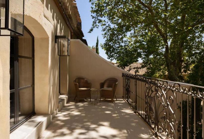 Отель Le Mas De Chabran