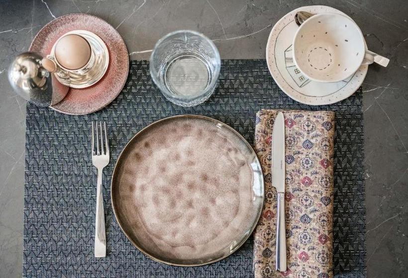 Отель Le Mas De Chabran