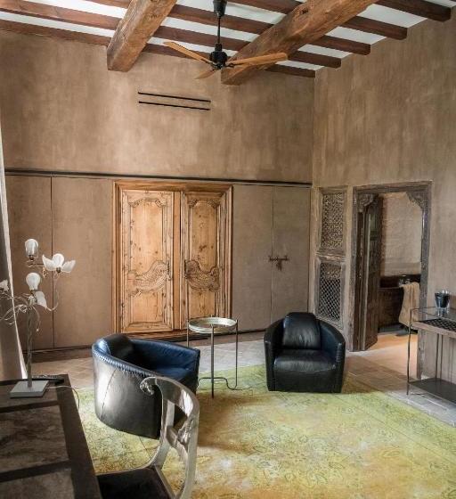 Отель Le Mas De Chabran