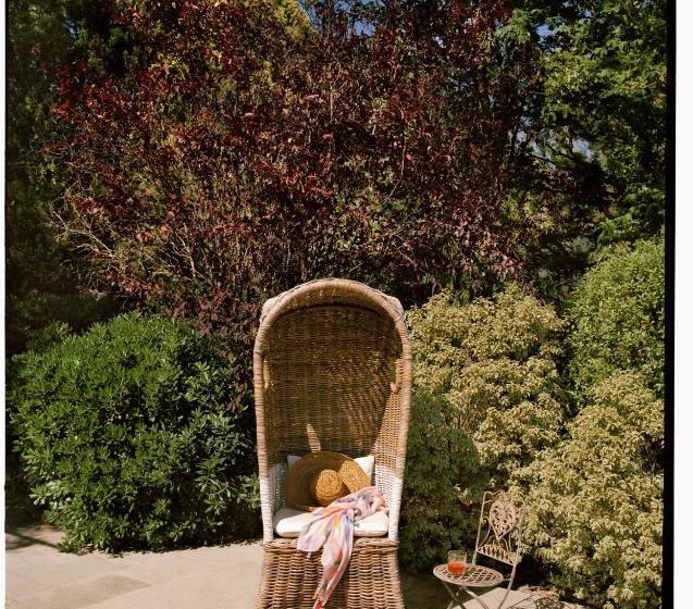 Отель Le Mas De Chabran