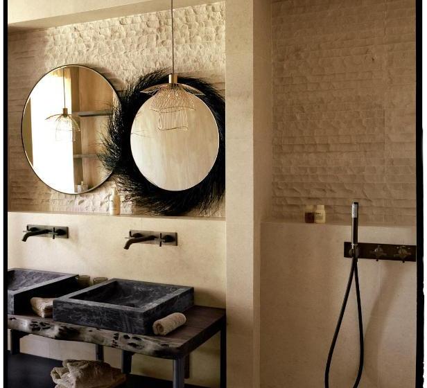 Отель Le Mas De Chabran