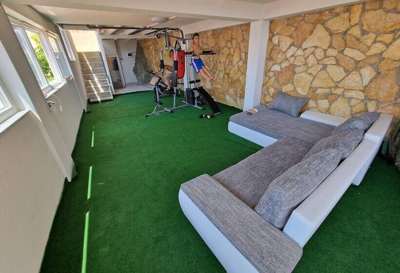 Emilie Apartment And Villa