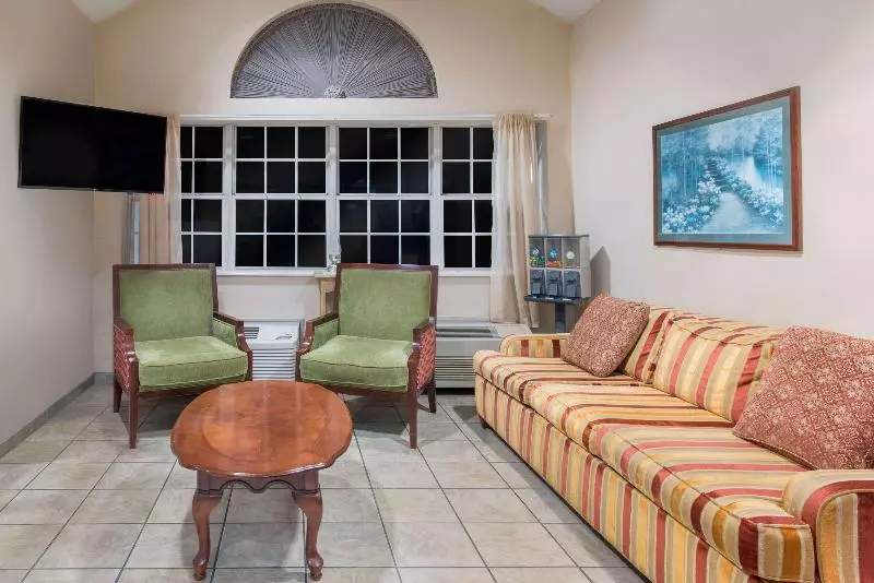 هتل Knights Inn Allentown