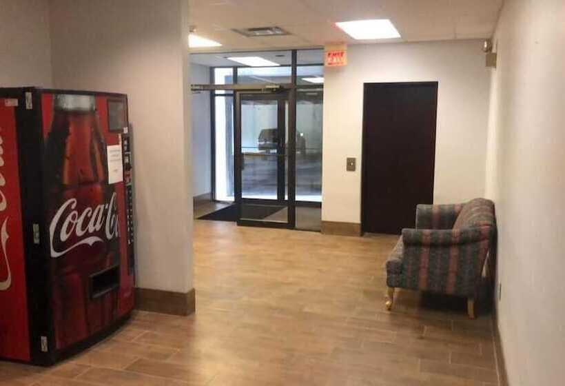 Отель Manistee Inn & Marina