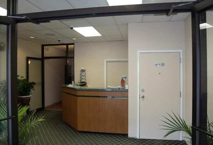 Отель Manistee Inn & Marina