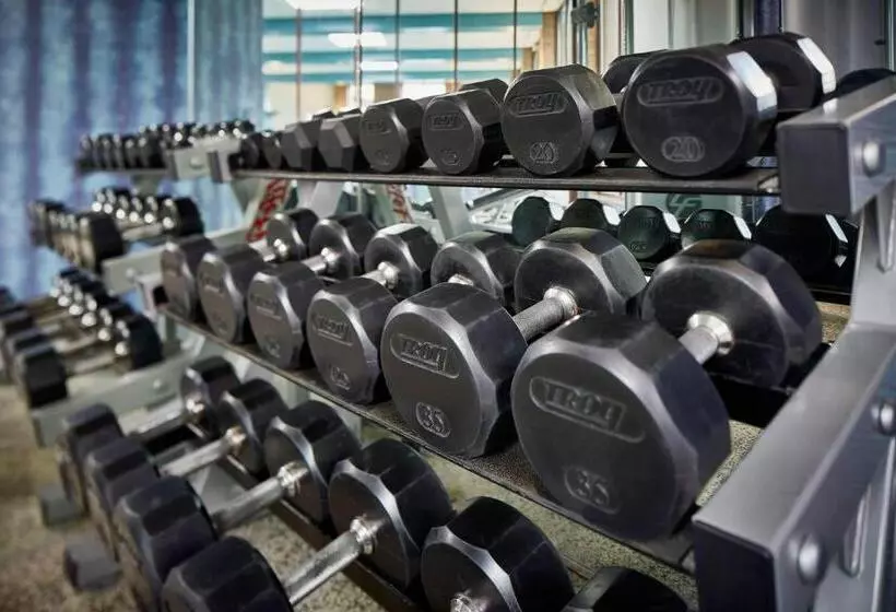 Отель Marriott Cincinnati Northeast