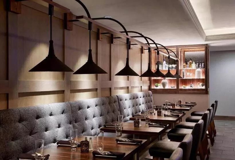 Отель Marriott Cincinnati Northeast