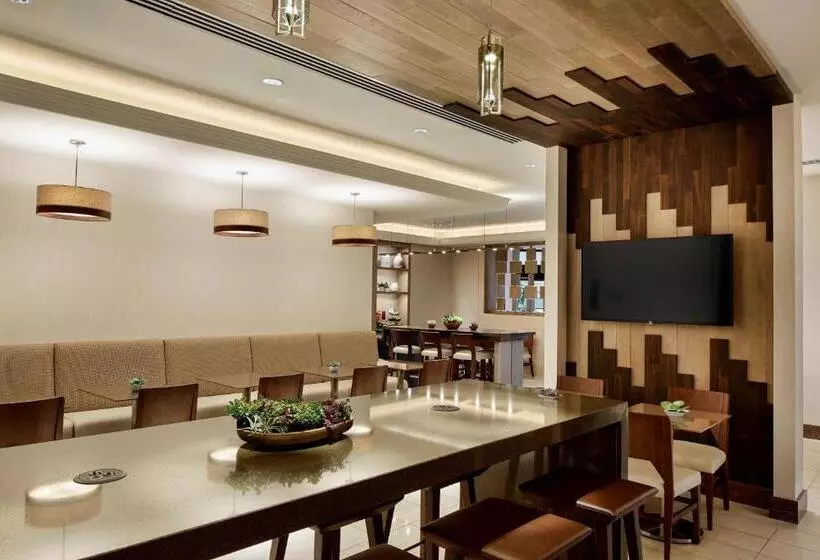 Отель Marriott Cincinnati Northeast