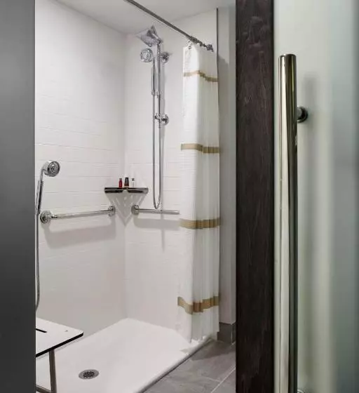 Отель Marriott Cincinnati Northeast