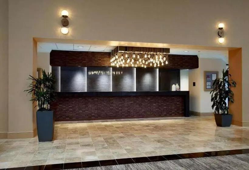 Отель Marriott Cincinnati Northeast