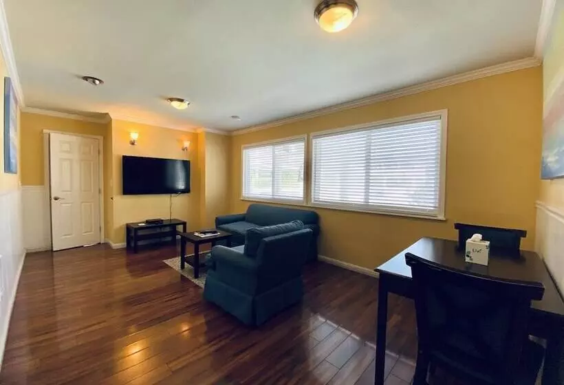 ホテル Monterey Bay Lodge