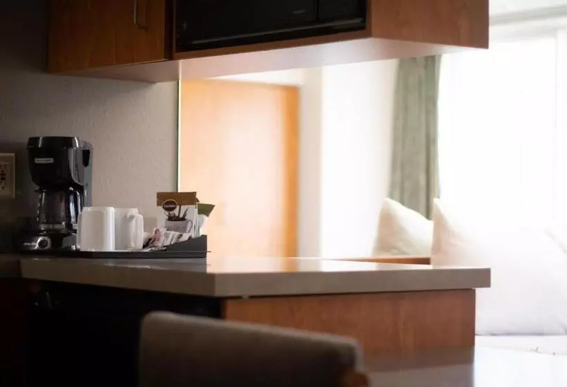 호텔 Monument Inn & Suites