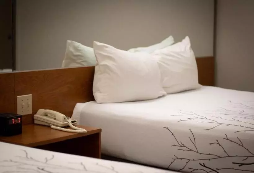 호텔 Monument Inn & Suites