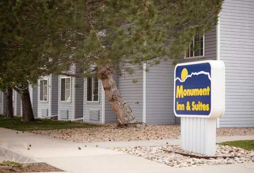 호텔 Monument Inn & Suites