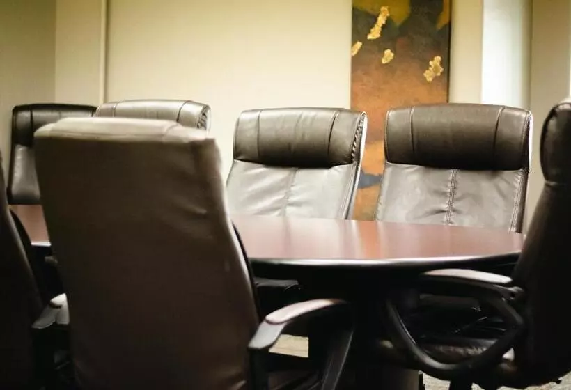 호텔 Monument Inn & Suites