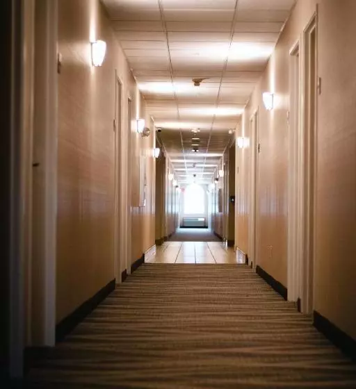 호텔 Monument Inn & Suites