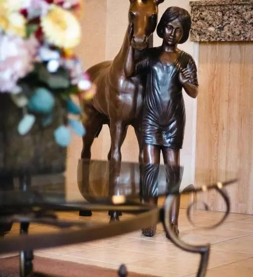 호텔 Monument Inn & Suites