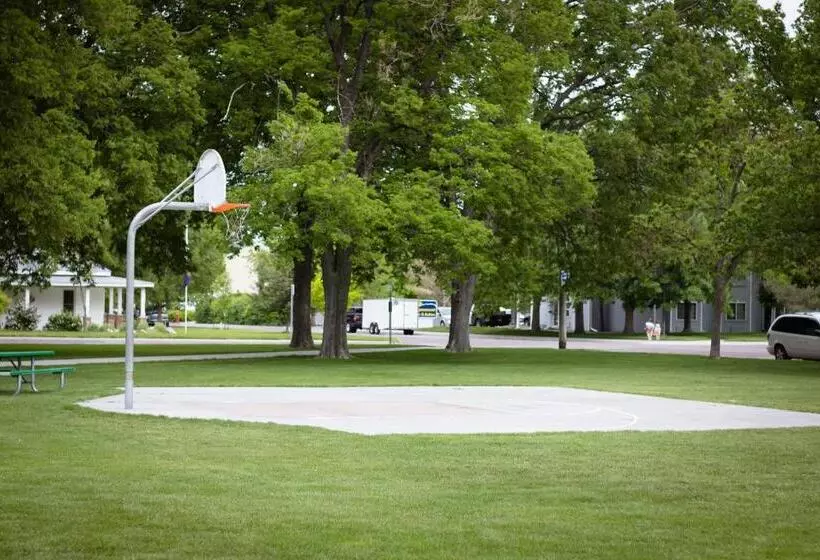 호텔 Monument Inn & Suites