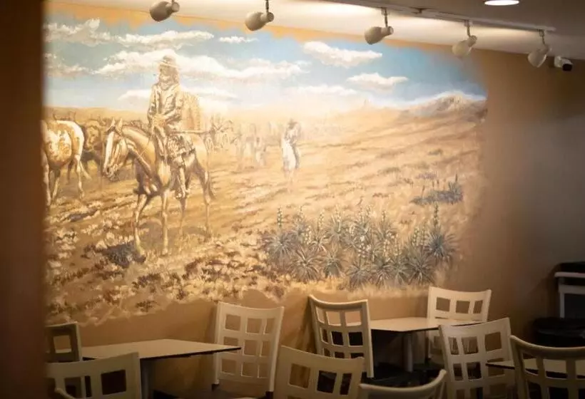 호텔 Monument Inn & Suites