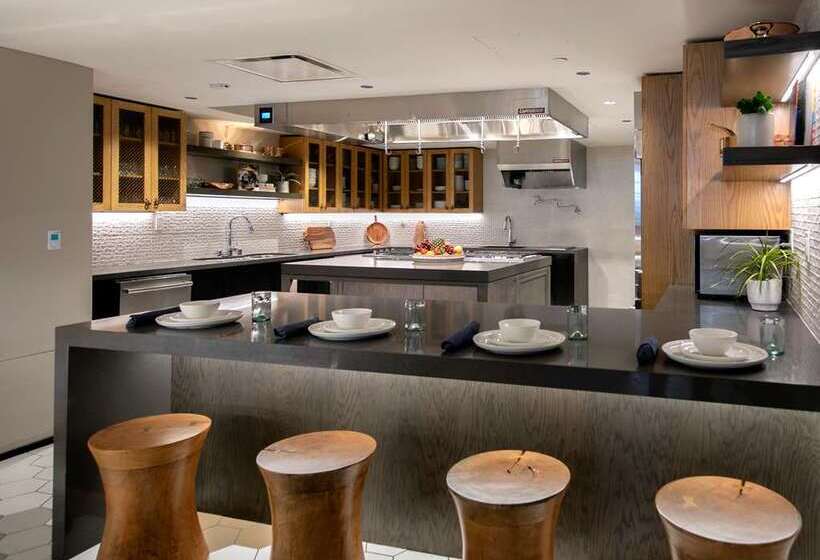 בית מלון כפרי The Wayfarer Downtown La, Tapestry Collection By Hilton