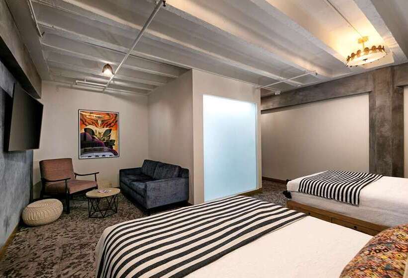 בית מלון כפרי The Wayfarer Downtown La, Tapestry Collection By Hilton