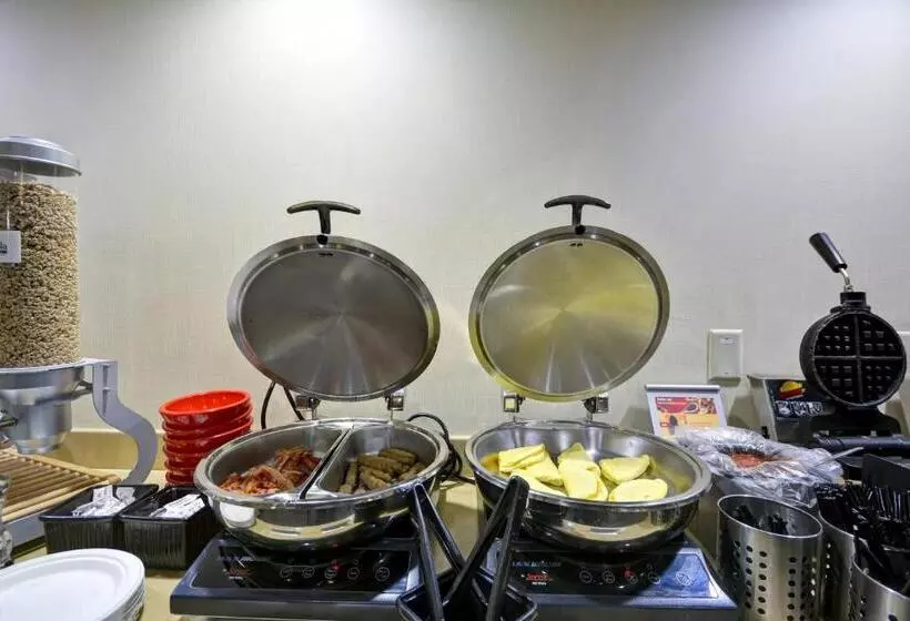 هتل Towneplace Suites Sioux Falls