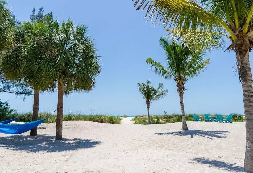 Мотель The Molloy Treasure Island Suites & Cottages