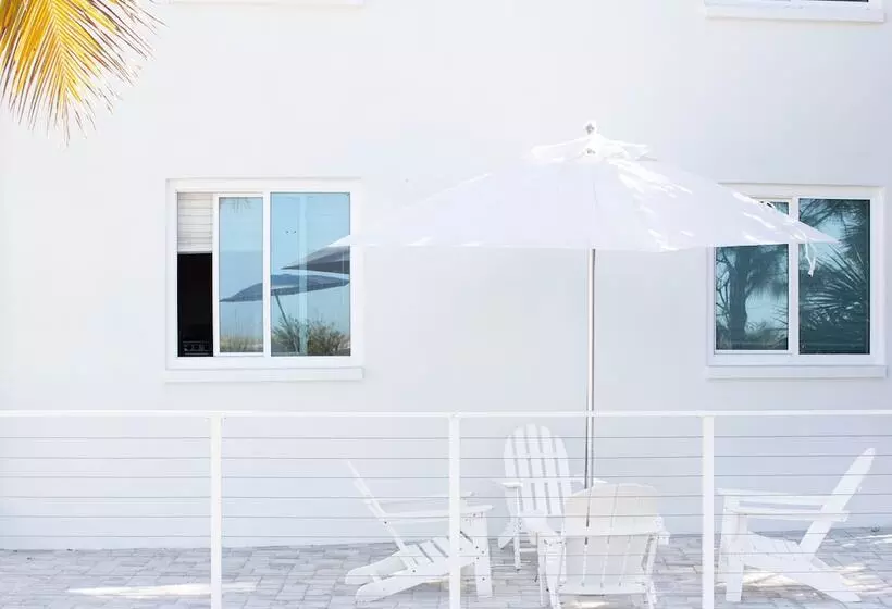 Мотель The Molloy Treasure Island Suites & Cottages