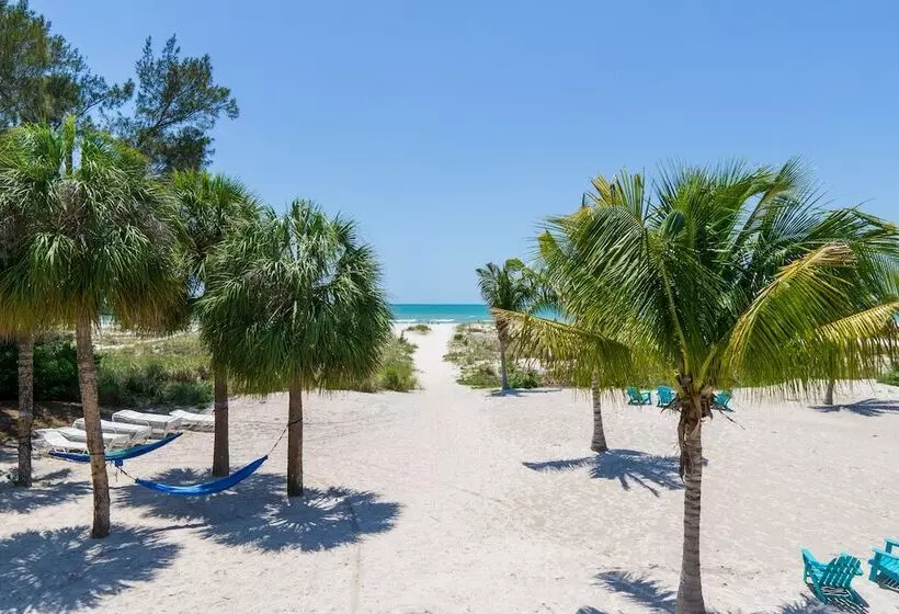 Мотель The Molloy Treasure Island Suites & Cottages