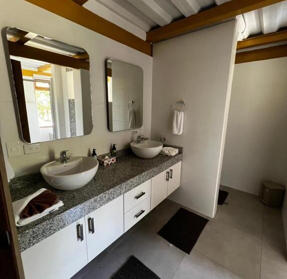 בית מלון כפרי Hacienda Jimenita Wildlife Reserve