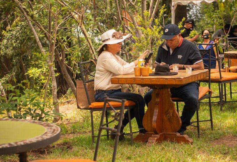 בית מלון כפרי Hacienda Jimenita Wildlife Reserve