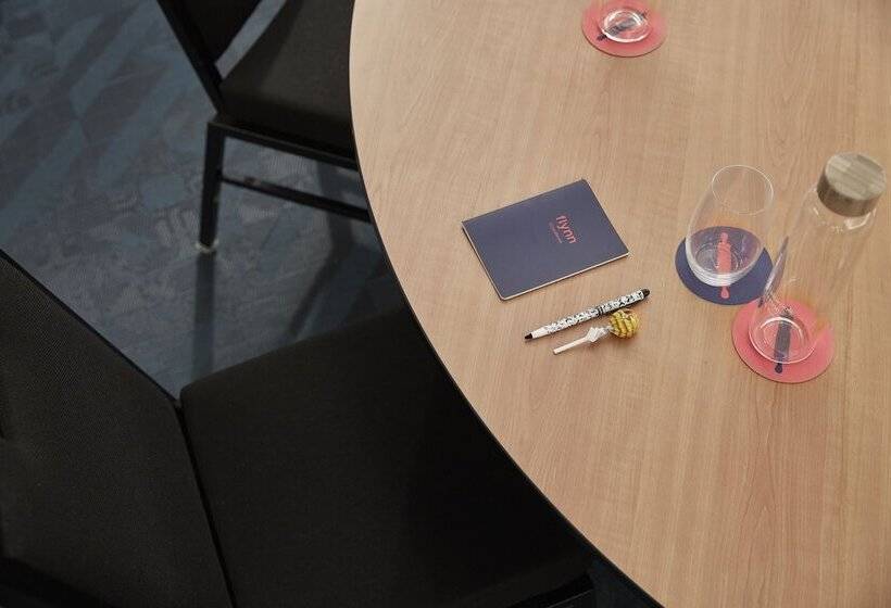 Отель Crystalbrook Flynn