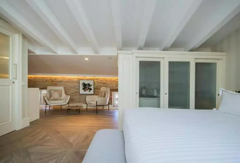 هتل Myr Palacio Vallier