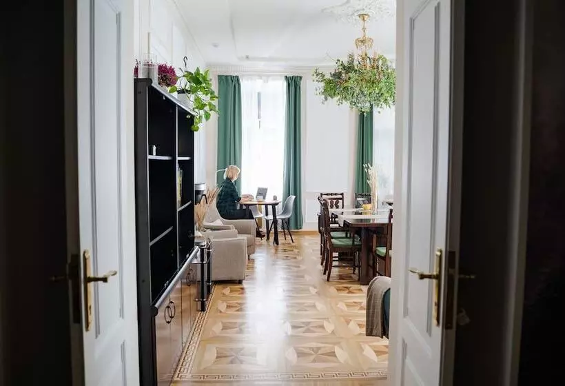 هتل Forrest House