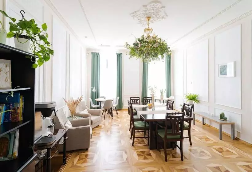 هتل Forrest House