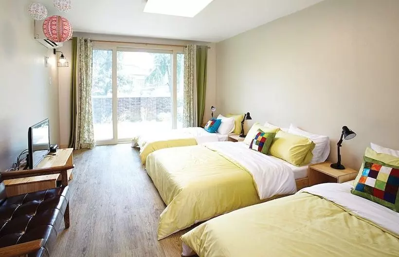 פנסיון Hide & Seek Guesthouse
