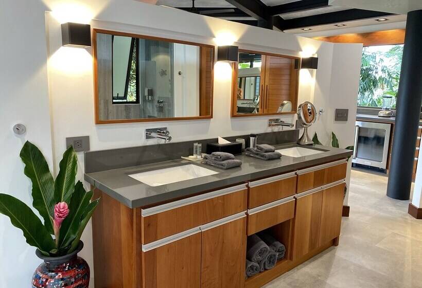 پانسیون Monkitail At Tulemar