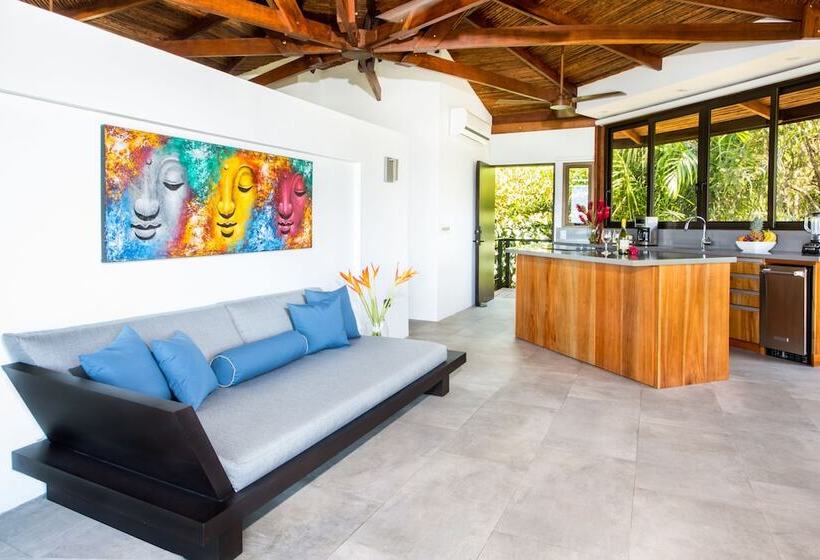 پانسیون Monkitail At Tulemar