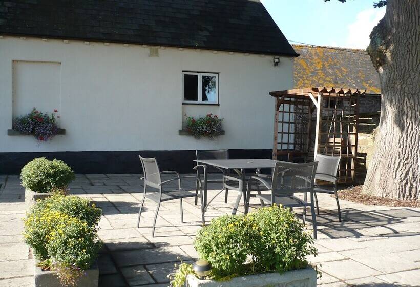 Garden Cottage & Granary