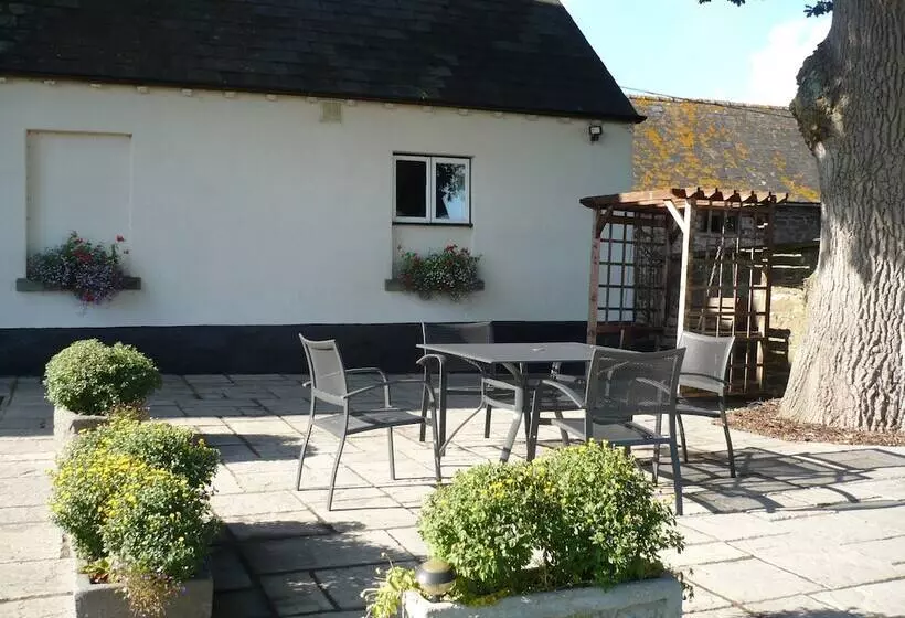 Garden Cottage & Granary