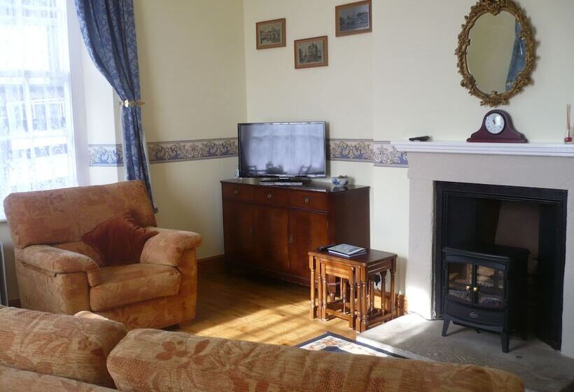 Garden Cottage & Granary