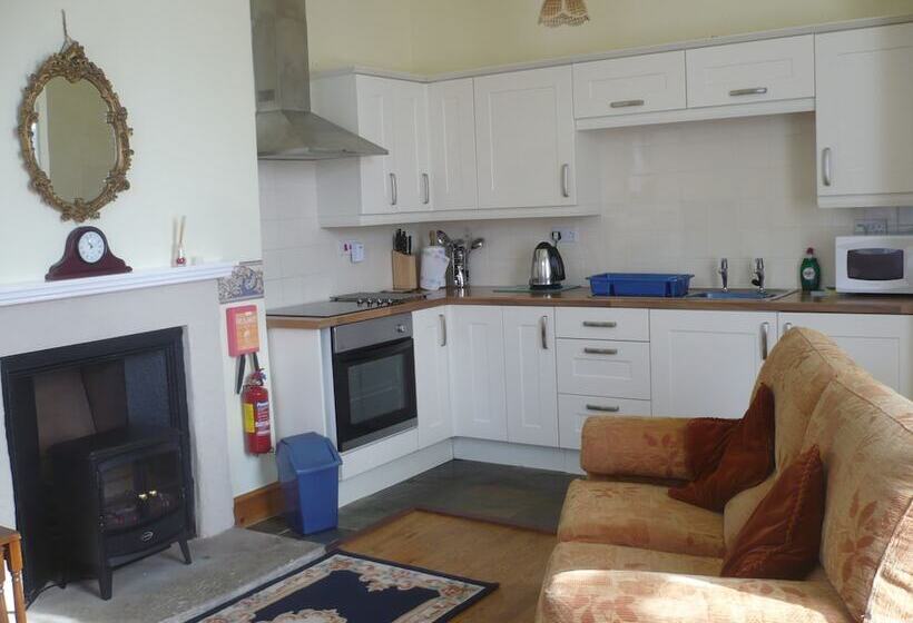 Garden Cottage & Granary