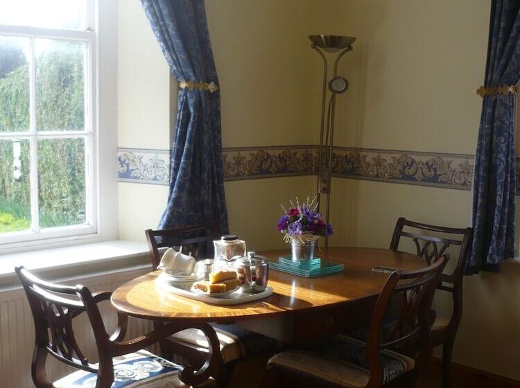 Garden Cottage & Granary