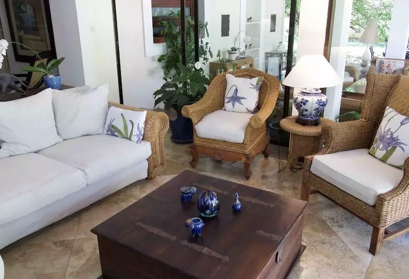 Maison Mucuna, Pieds Dans L Eau  Adults Only