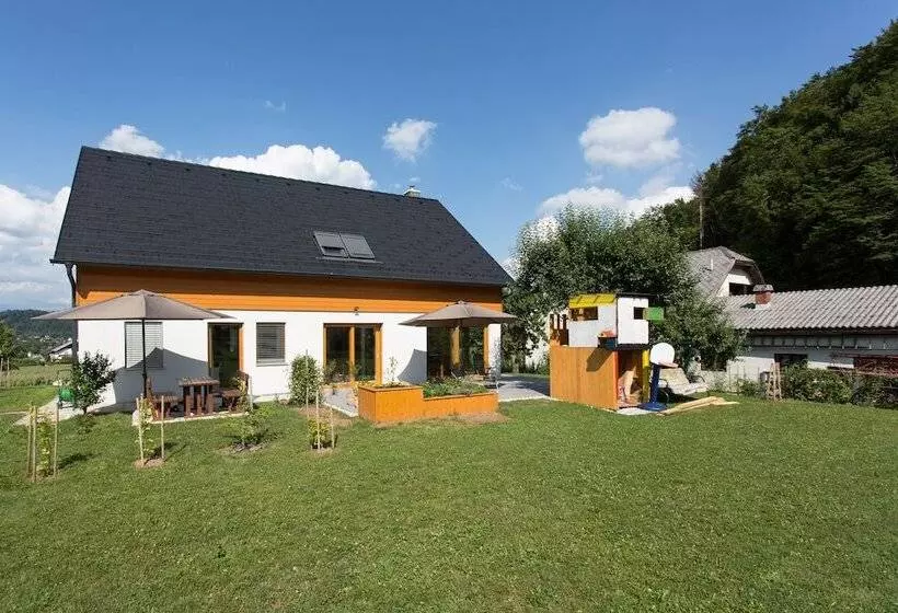 پانسیون Domovoj Apartments And Rooms